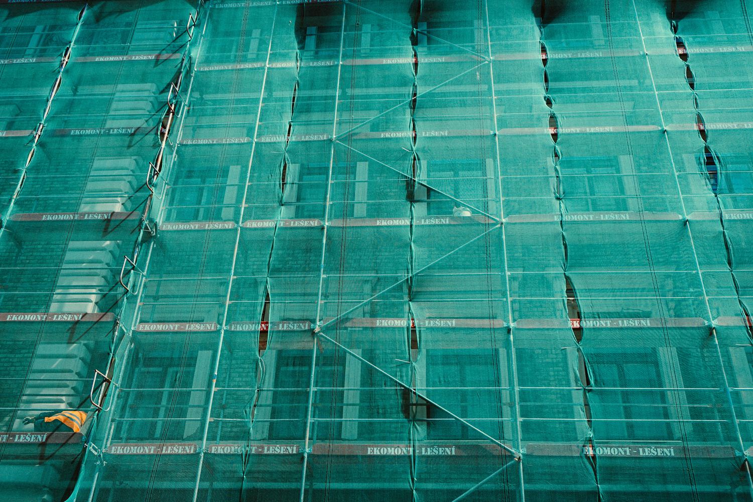 The Architectural Language of Scaffoldings in Cityscapes Exploring the Impact of These Temporary Structures - 13678